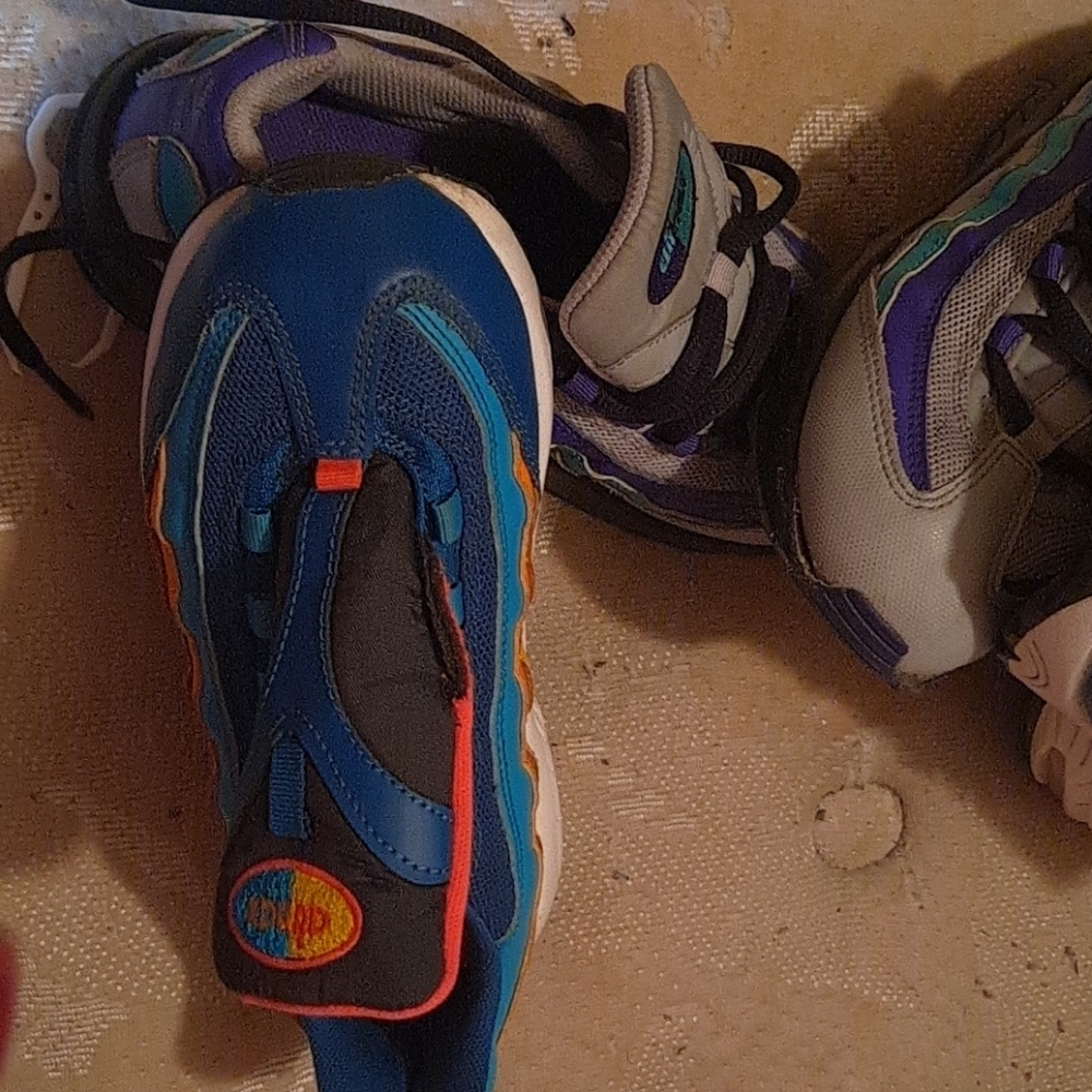 Nikes - Picture 8 of 8